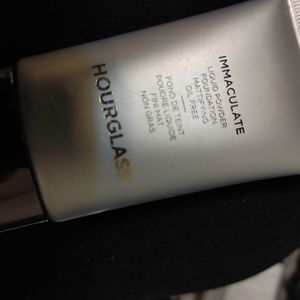 Hourglass immaculate liquid foundation